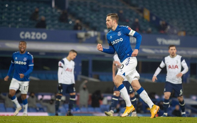 中主导防守 中主导防守